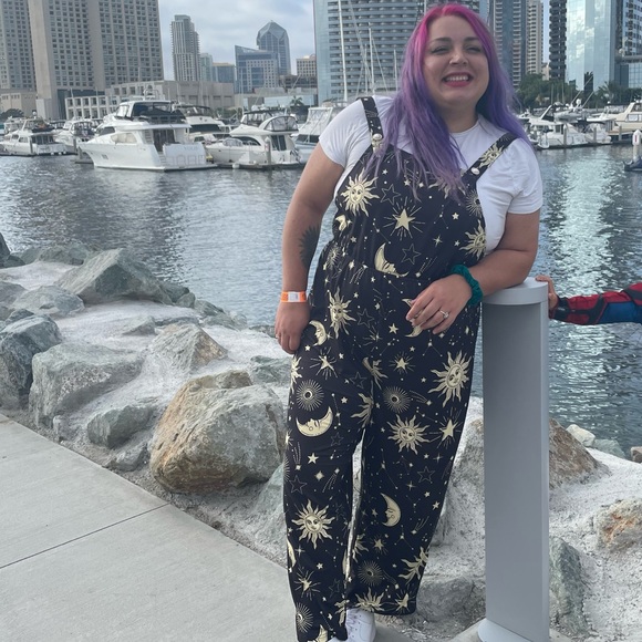 SUN & MOON OVERALLS FROM SHEIN size 2x black with yellow suns jumpsuit - Picture 3 of 4